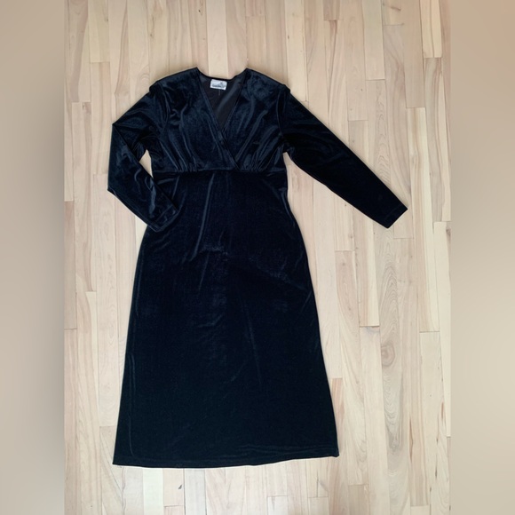 VINTAGE - Black Velvet Dress - Picture 2 of 11